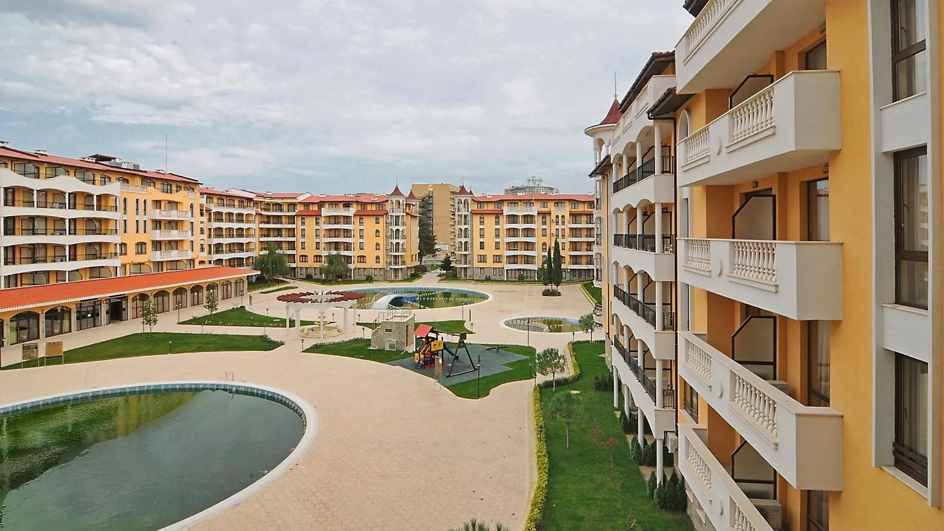 Royal Sun Apartments サニービーチ