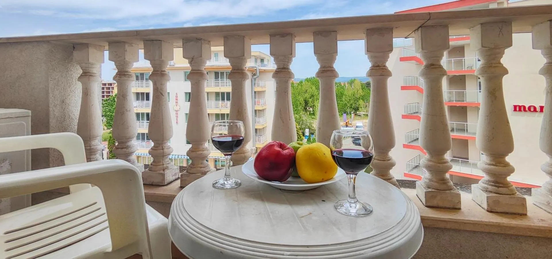 アパートホテル Royal Sun Apartments サニービーチ