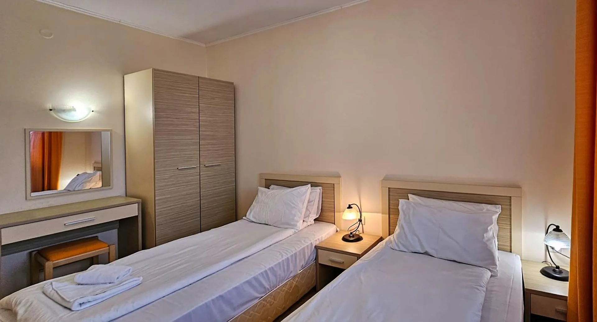 アパートホテル Royal Sun Apartments サニービーチ